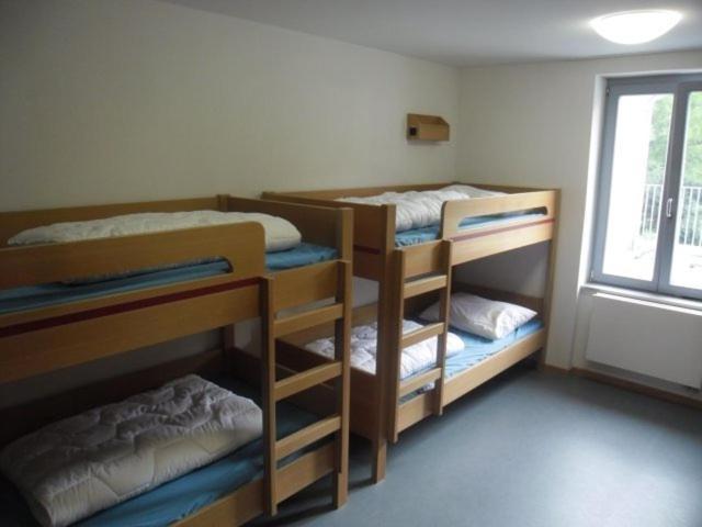 Einzelbett im Frauenschlafsaal